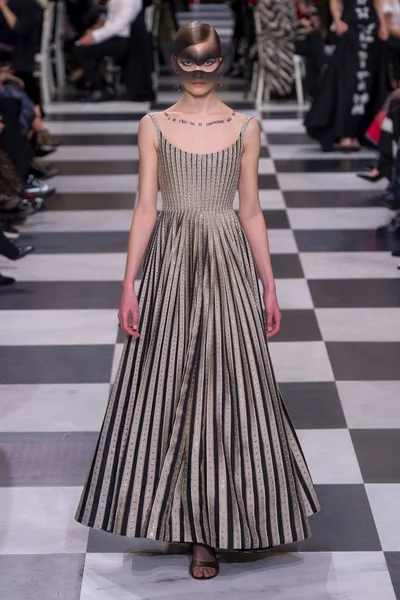 Look 38